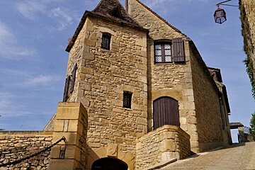 honey coloured building & blue skies in beynac