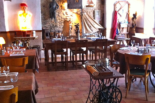 La Fontaine, Villars interior