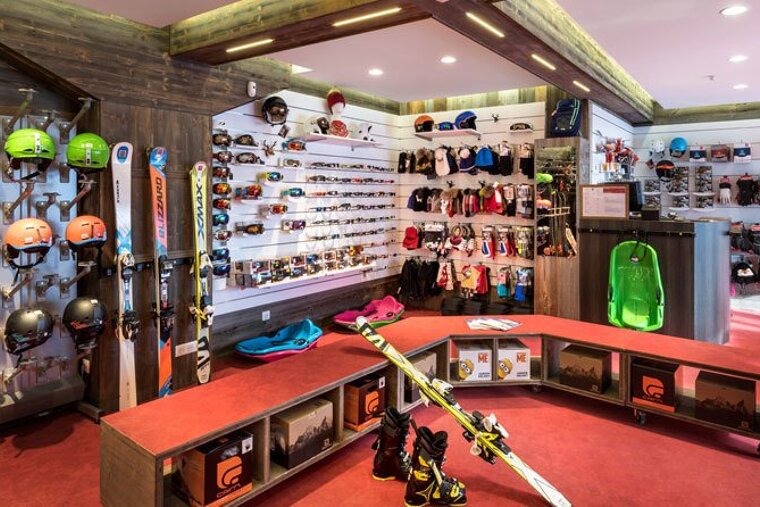 Skiset - Addict Snowbox Ski Hire, Plagne Soleil / Village shop interior