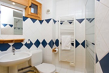 Tamara Chalet, La Tania bathroom