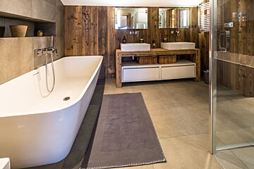 Kapa Chalet, Morzine bathroom