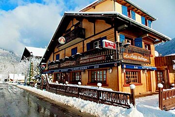 La Petite Auberge Restaurant, Essert Romand exterior
