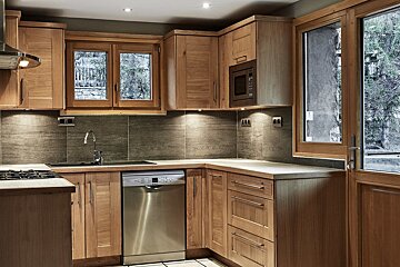 Lapin Chalet, Meribel - Centre kitchen