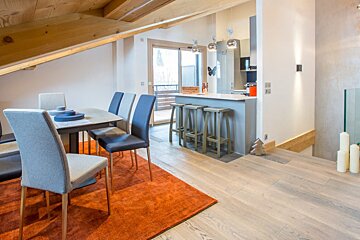 Le Papillon Apartment, Morzine dining room