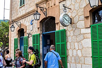 Travel back in time on the Soller vintage train