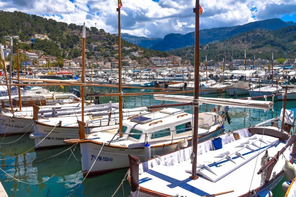 Travel back in time on the Soller vintage train