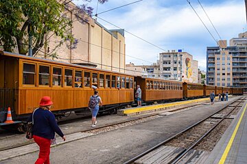 Travel back in time on the Soller vintage train