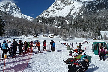 beginner skiers in chamonix