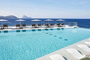 7Pines Resort, San Jose outdoor swimming pool