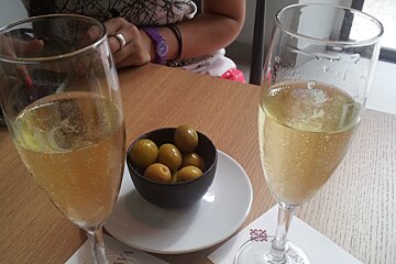 Two glasses of cava and olives