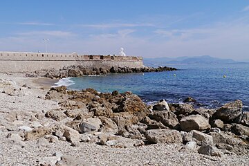 looking over to the nomad sculpture, antibes