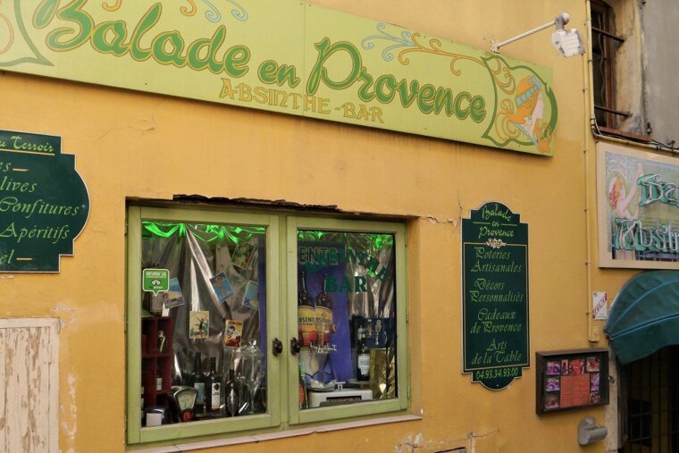 the exterior of the absinthe bar in antibes