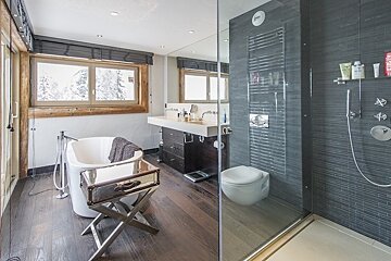 A bathroom with a bathtub and a toilet