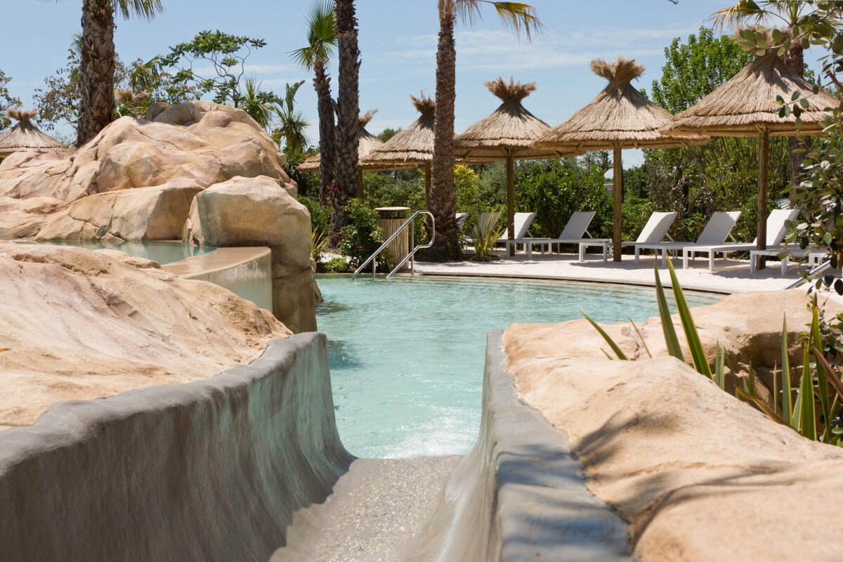 toboggan-le-lagon-domaine-du-mas-de-pierre-resort-spa-scaled.jpg