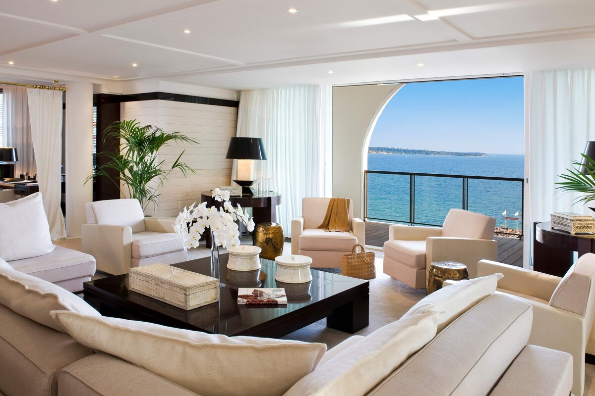 A living room with a view of the ocean