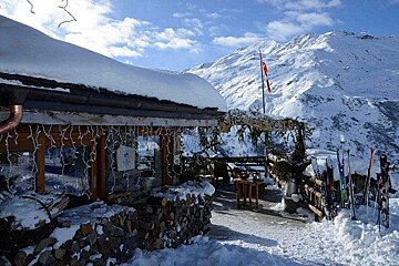 Chez Pepe Nicholas  Restaurant Review, Les Menuires exterior