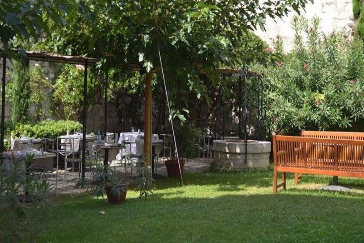 Cloitre St-Louis Hotel, Avignon garden