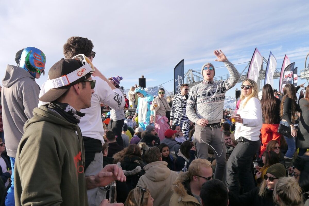 people dancing