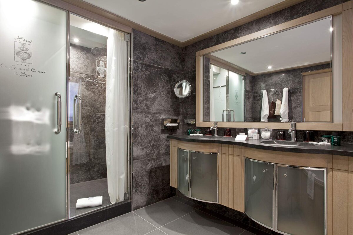 A bathroom with the word hotel on the wall