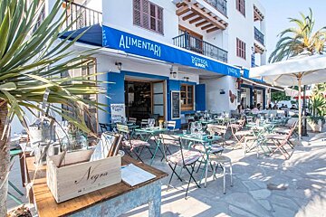 Bottega Il Buco, Santa Gertrudis exterior