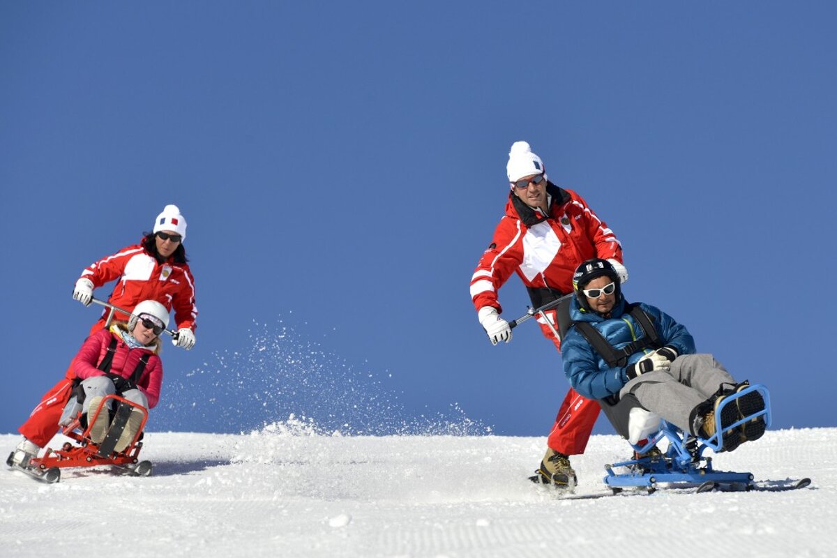 Disabled skiers in a handiski