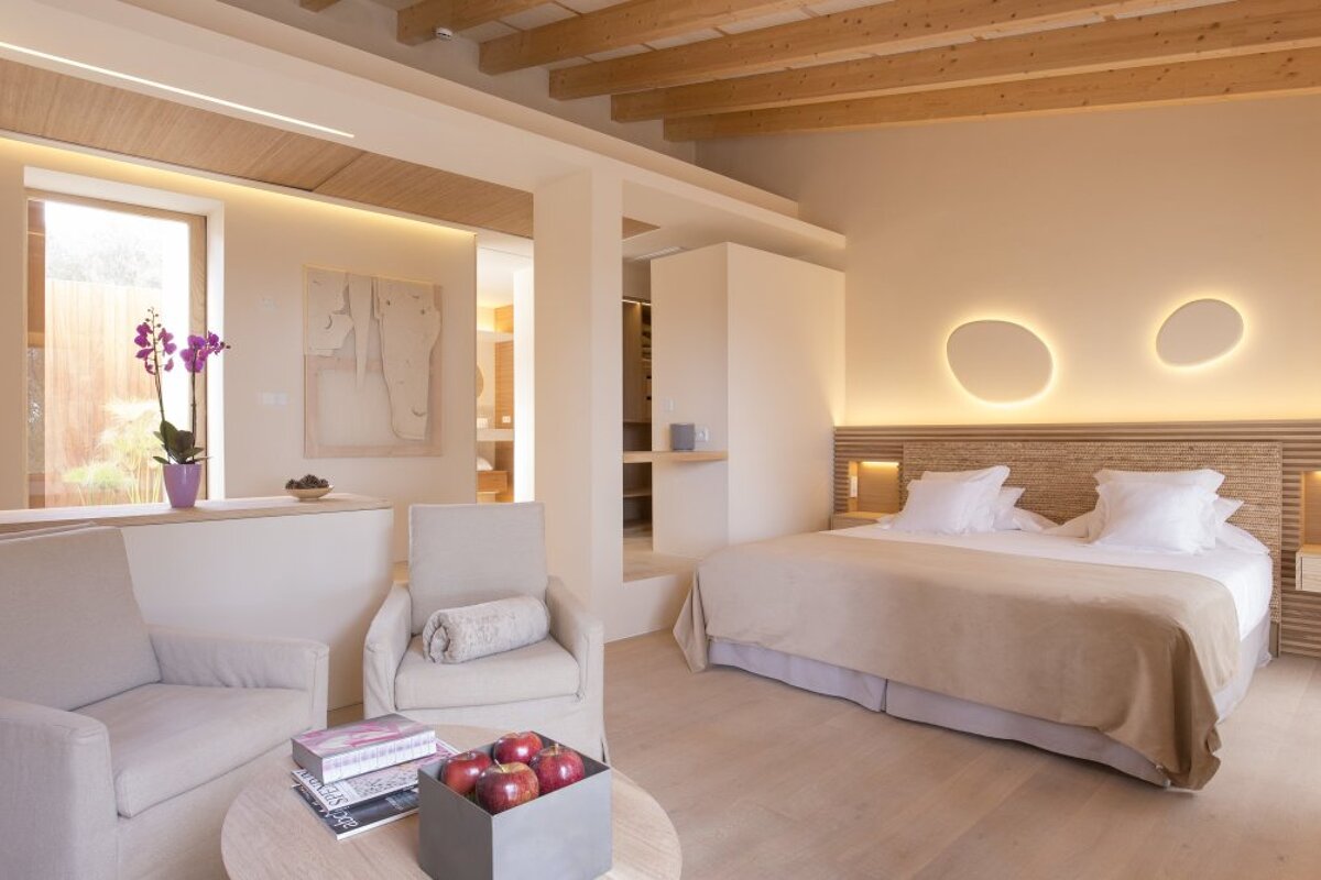 a picture of a hotel suite at Hotel Pleta de Mar , Canyamel