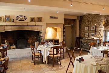 La Table de Valentin Restaurant, Saint Remy de Provence interior