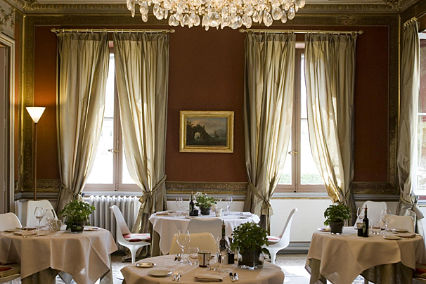 Le Chateau des Alpilles Restaurant, Saint Remy de Provence interior