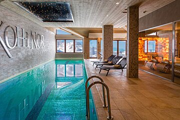 A swimming pool with the word kohlnor on the wall