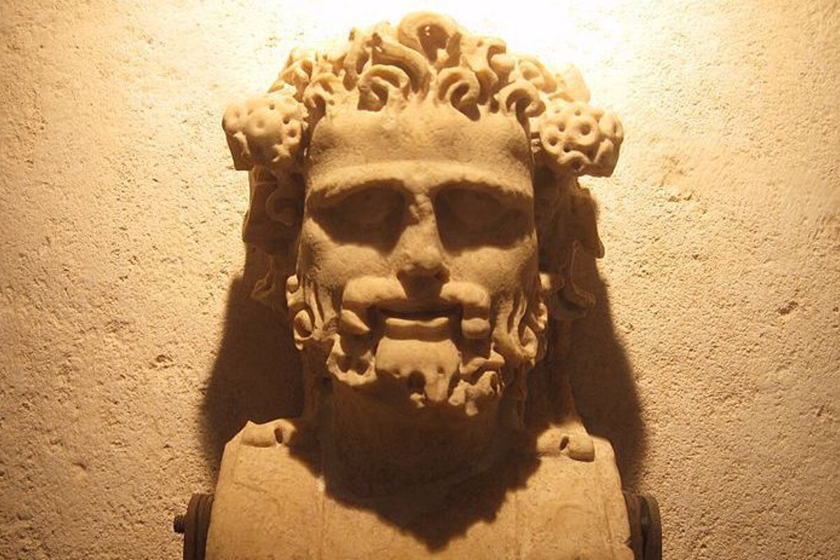 a stone staue in manacor mallorca