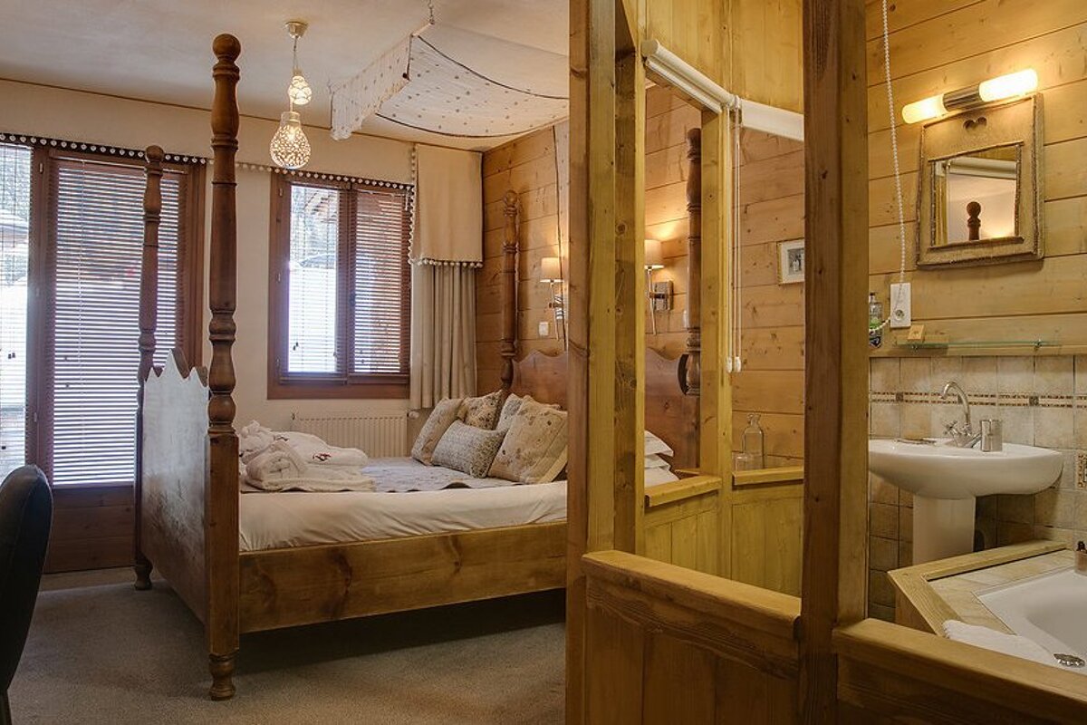 Au Coin du Feu Hotel, near Avoriaz double bedroom