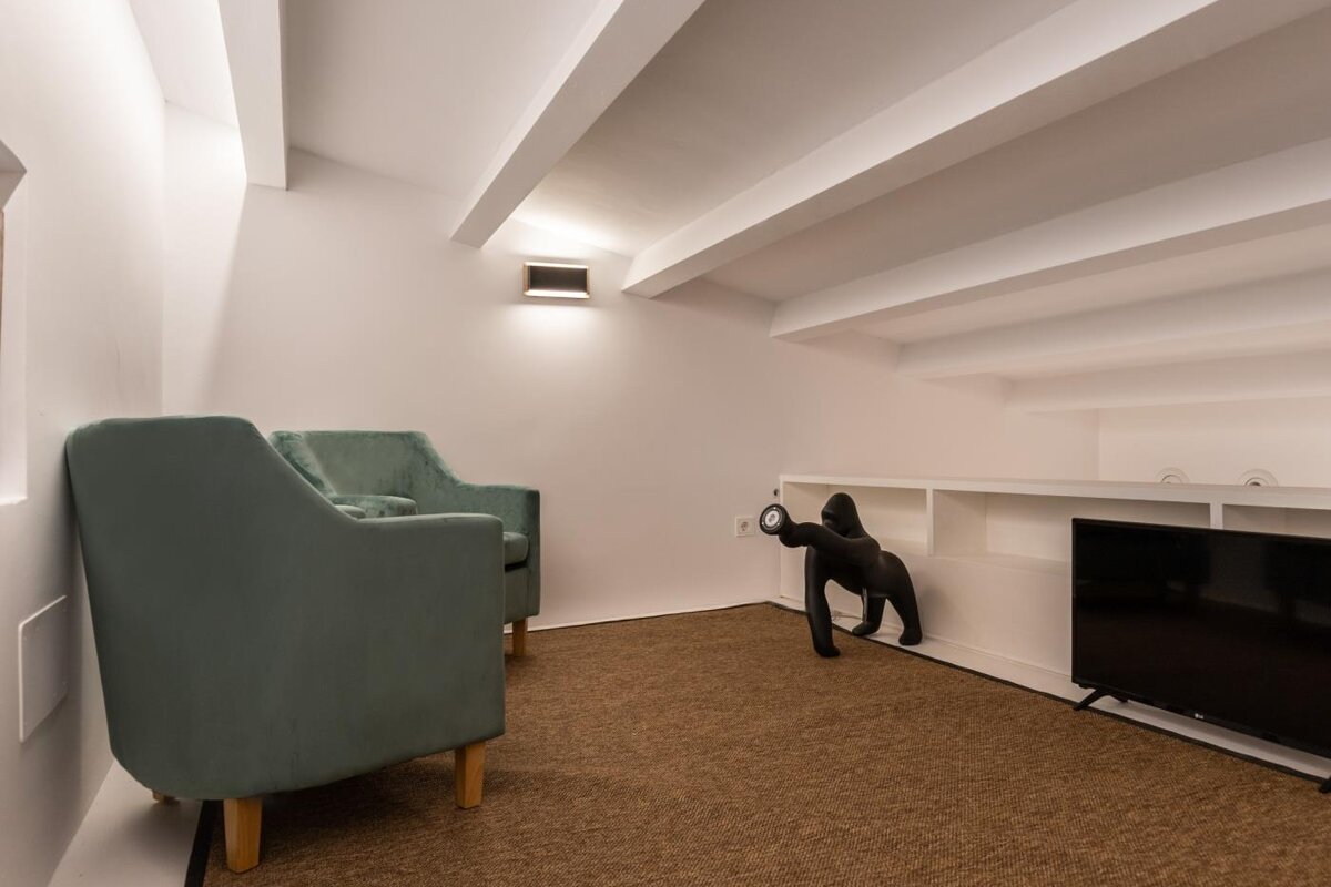 A small room with two chairs and a tv