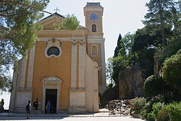a pretty yellow church in Nice