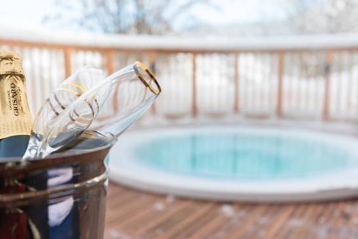 Iona Chalet, Meribel Valley jacuzzi