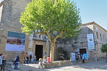 Pollenca Wine Fair - Claustre exterior