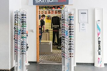 Skimium - Snow Pro 3 Arcs 1600 Ski Hire, Les Arcs 1600 shop interior