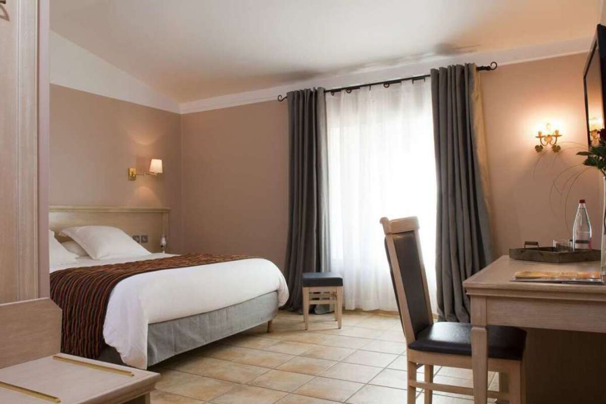 Artea Hotel, Aix-en-Provence double bedroom
