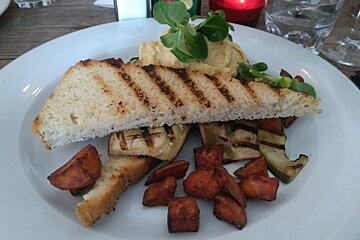 Chambre Neuf Restaurant Review style of cuisine