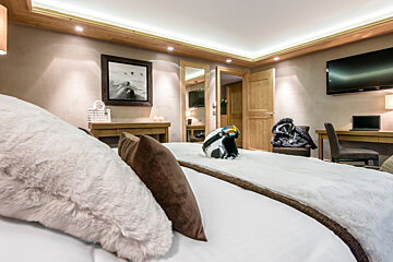 Le Kaila Hotel, Meribel double bedroom
