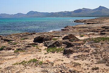 rocky part of the beach in north mallorca