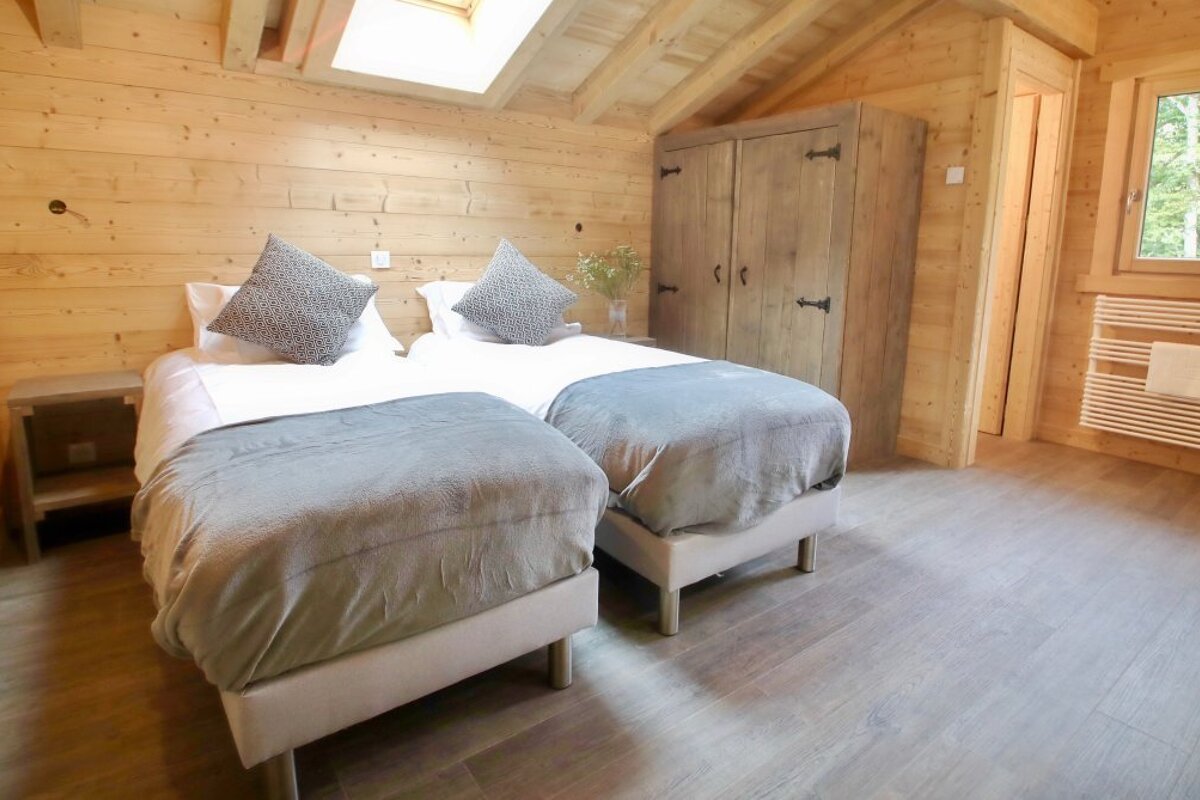 Forest Lodge Chalet, Montriond twin bedroom
