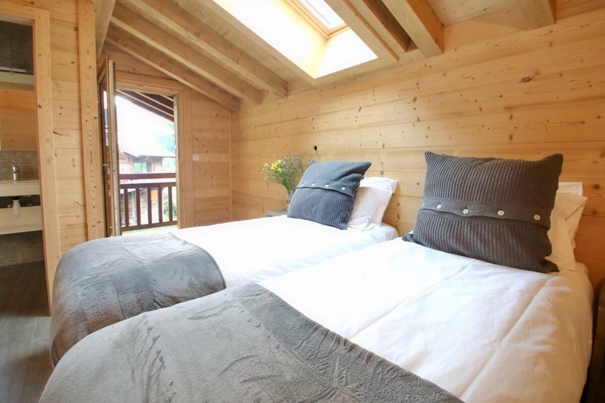 Forest Lodge Chalet, Montriond twin bedroom