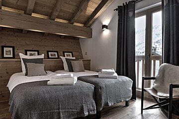 Victoire Chalet, Meribel Village twin bedroom