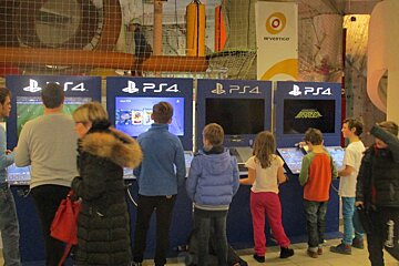 children playing games in Alpe d'Huez