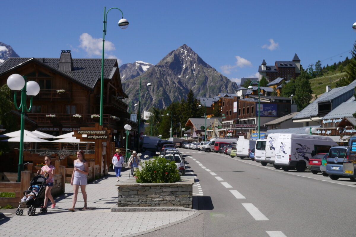 summer views of 2 Alpes