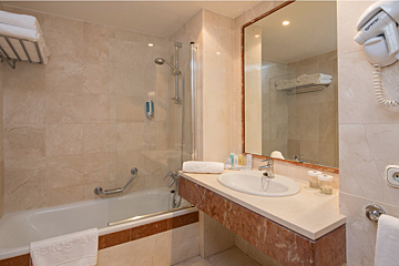 Alcudia Park Hotel, Alcudia - Playa de Muro bathroom
