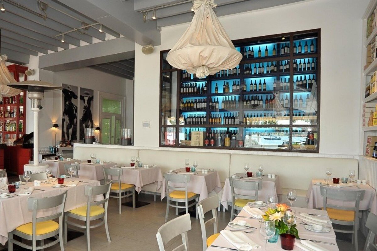 HPC Restaurant, Porto Colom interior