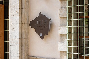 A brown, map-shaped sign