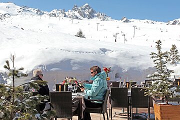 Annapurna Bar & Restaurant, Courchevel  restaurant terrasse