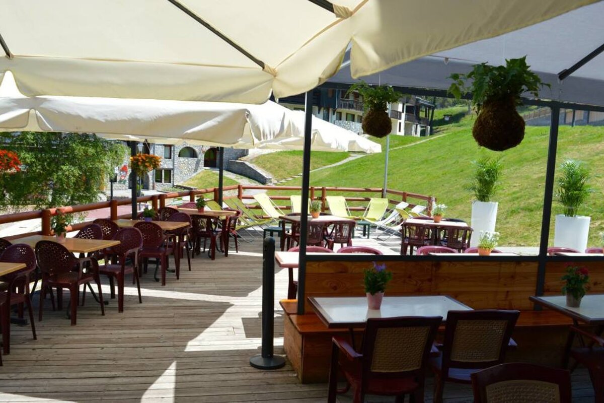 La Taverne du Monchu Restaurant, Les Coches restaurant terrasse